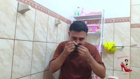 en el bano a escondidas