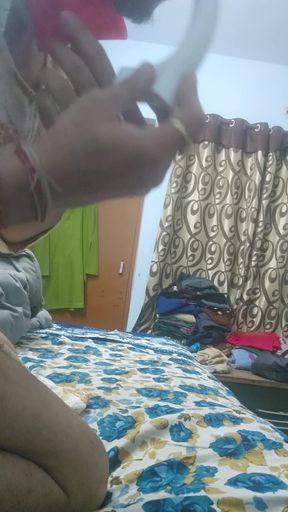 Bagal wali chhat se Padosan ki bra, panty &amp; suit churake muth maara or sexy toy ke sath maze kiye