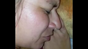 La pongo en cuatro y la follo rico