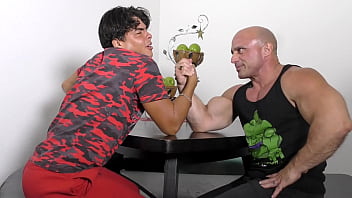 Tony vs Julian: Armwrestling