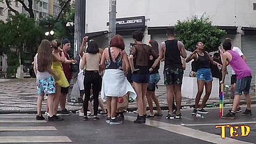 Tudo que acontece no Carnaval de rua de São Paulo - Mirella Mansur - Ed j. - Carolina Carioca