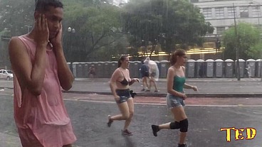 Tudo que acontece no Carnaval de rua de São Paulo - Mirella Mansur - Ed j. - Carolina Carioca