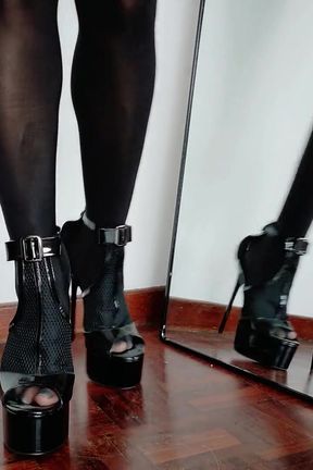 Which Heels Look Best? Black Nylon