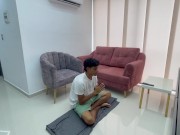 Mi puta hermanastra me ayuda con mis clases de yoga y lo hace muy rico, se disfruta mientras lo hace