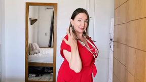 Busty mature mom strips and displays off her big saggy natural tits