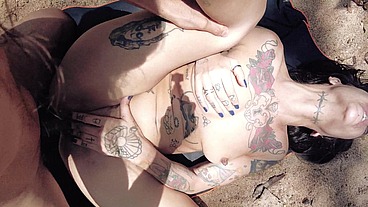 Hot Tat girl sucking and fucking in the outdoors, great anal