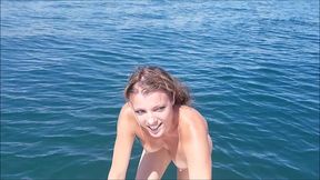 plaisir lacustreje profite d une belle journee pour faire une balade en bateau...