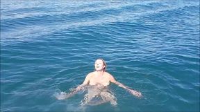 plaisir lacustreje profite d une belle journee pour faire une balade en bateau...