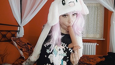 so cutie while do a blowjob's trainin