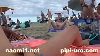 girl masturbate on beach