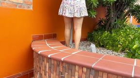 nalgona cochina orina en la calle y acaba con una verga clavada en el cono