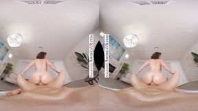 Masseuse LaSirena69 knows how to give the spot-on massage