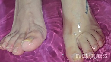 Doing my toenails pt3
