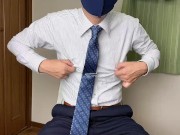 【復活】スーツの上から浮き出るくらい乳首ビンビンにしてチクニーするヘンタイ大学生