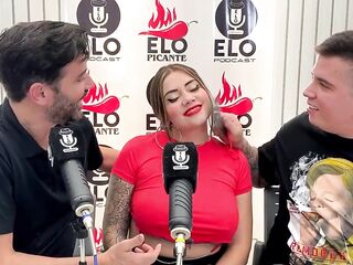 Entrevista con Elo Podcast termina en una mamada y mucho cum - Sara Golden-Haired - Elo Picante