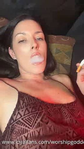 smoking miss vee