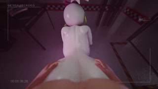 Glamrock Chica is playfull tonight