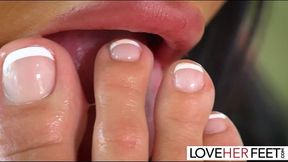 Feet sex with comely Queenie Sateen from Love Her Feet
