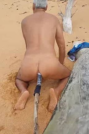 Ladysilva fazendo um anal gostoso com um pau grande e grosso na praia  deixando  meu cu todo arrombado