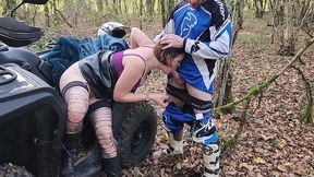 je me fais baiser en trio sur un quad par mon mec et un plan cul