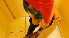 Amateur Fuck in the Supermarket Dressing Room