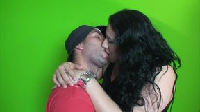 Bubble butt shemale Raissa Sampaio gives blowjob