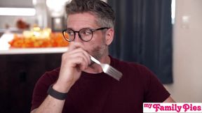 Demi Hawks & Liz Jordan Infuse Thanksgiving Dinner With Spirit of Pussy