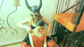 Hot drips on her pussy - Lesbian Waxing