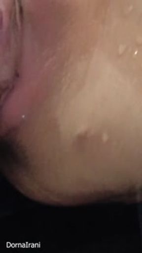 تو حموم وقتی خیس میشم حشری میشم کوسمو زیر آب ببین چجوری ارضا میشم مامانم نشنوه