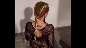 Pr&ecirc_te pour le Pacha, bien que j'_ai du mettre un string au dernier moment, c'_...