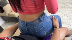 si mi madrastra quiere jugar tiene que hacerlo sentada en mis piernas