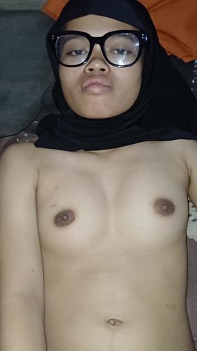 18-year-old hijab girl starts daring to appear in front of the camera   Clip 3