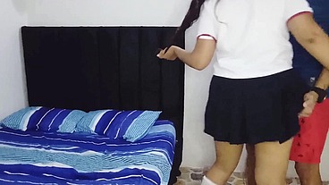 Baile sexy en uniforme pone a padrastro pervertido horny