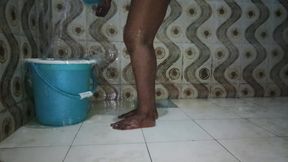 Indian Tamil Hot Wife Saranya Bath Show