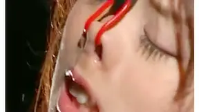 Chica Japonesa Atada Disfruta de su Amo en Interiores