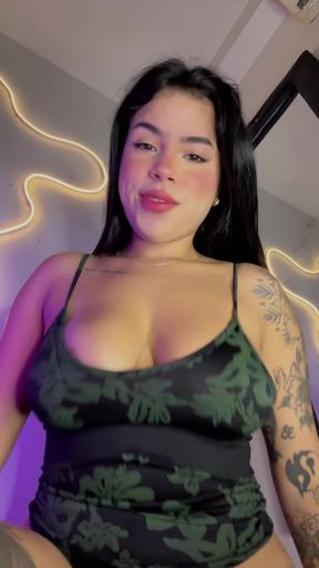 Big-titted homemade onlyfan babe shows off her boobs