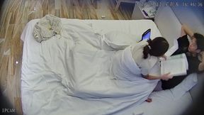 流出酒店偷拍❤️大學生情侶極品校花女友愛學習搞一炮看下書又搞一炮