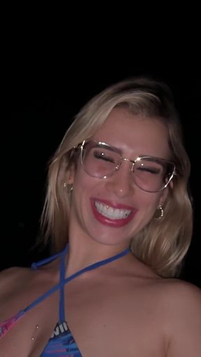 I Meet a Stranger on the Beach and We End up Having Sex at His Hotel