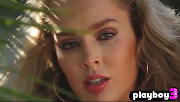 Big ass MILF Briana Ashley exposes her stunning body after the blonde