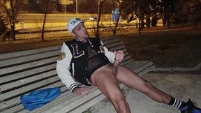 I JERK OFF AND JIZM IN A PARK IN MADRID!!!!