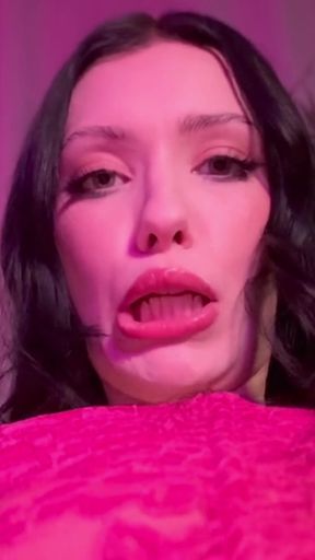 Wake up, Giantess Girlfriend