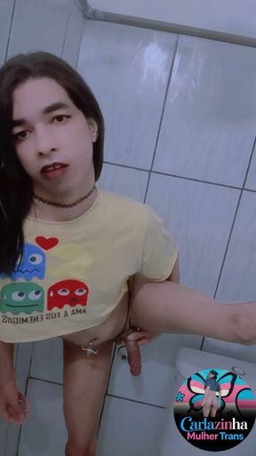 Carlazinha Safada Naked on Her Knees Asking for Cum on Her Face
