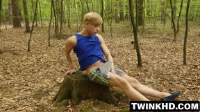 Young stud masturbates furiously in the open wilderness