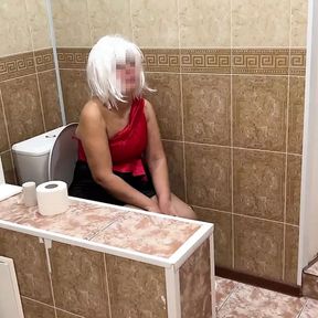 I approached mature milf when she was sitting on the toilet and persuaded her to show tits and anal sex