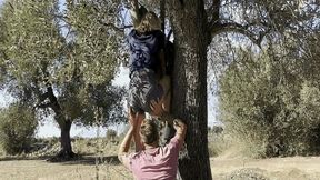 Clyde pushes Bonnie's ass-2 AVI