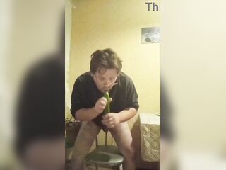 A tattooed homosexual chap in glasses is riding a cucumber!