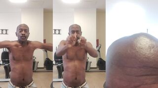 Watch BlackPornAddict's Flexing Muscles Get Showered In Gym Workout