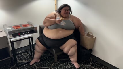 USSBBW QueenYaya Roller Dog Stuffing