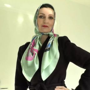 Lady Victoria Valente Showed Elegant Satin Headscarves Scarf Queen