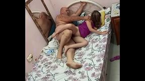 LOIRA DE 24 ANOS SEMPRE PEDE PARA O COROA GOZAR DENTRO ATE ESCORRER